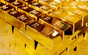 Σειρές από λαμπερές ράβδους χρυσού τοποθετημένες σε διάταξη πλέγματος που αντιπροσωπεύουν τον παγκόσμιο πλούτο και την επενδυτική ασφάλεια.